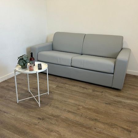 Superbe Studio Meuble Avec Parking Maubeuge Exterior foto